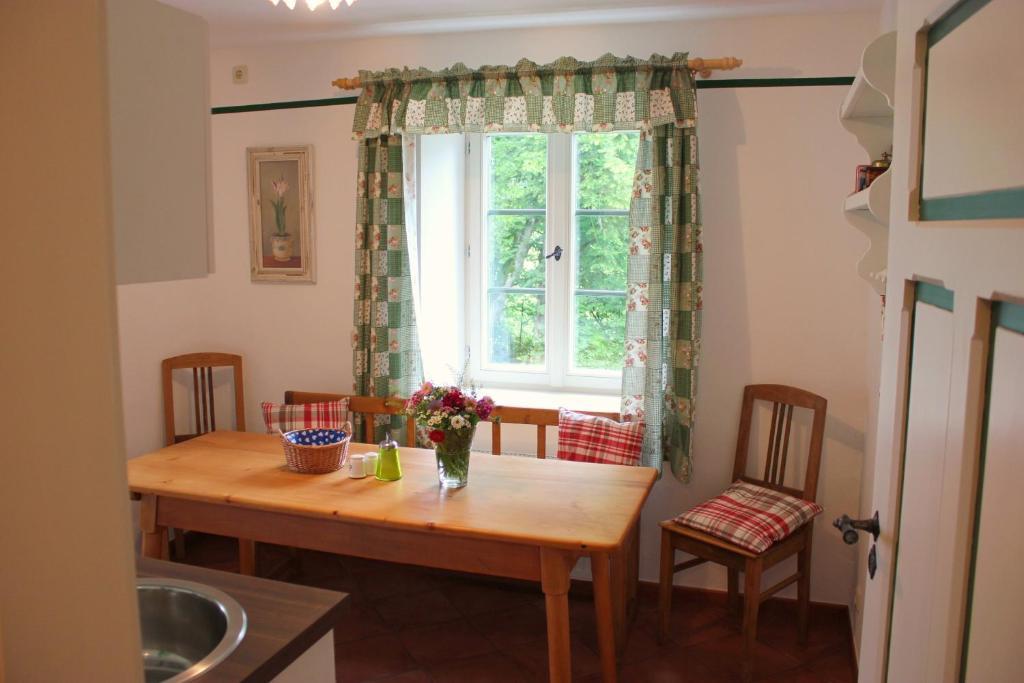 Schlossgaststatte Hohenberg Apartamento Seeshaupt Habitación foto